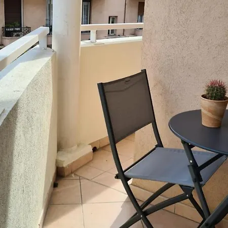 Apartment T2 Moderne Proche Du Port - Clim *